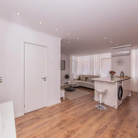T2 Furnished In Central Lisbon, Portugal Apartment *